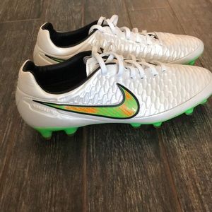 Nike mens magista soccer cleats